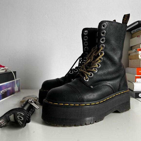 Doc Martens Sinclair Hi Max Platforms - Picture 4 of 9